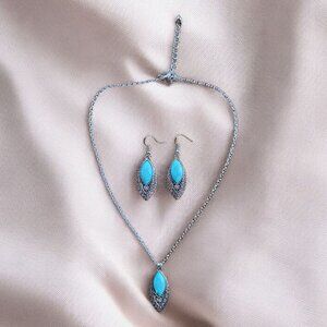 Turquoise Jewelry Set – Necklace and Earrings